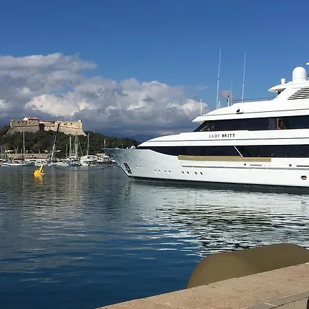 Light Filled Penthouse In Old Antibes. Heart Of The Riviera Antibes